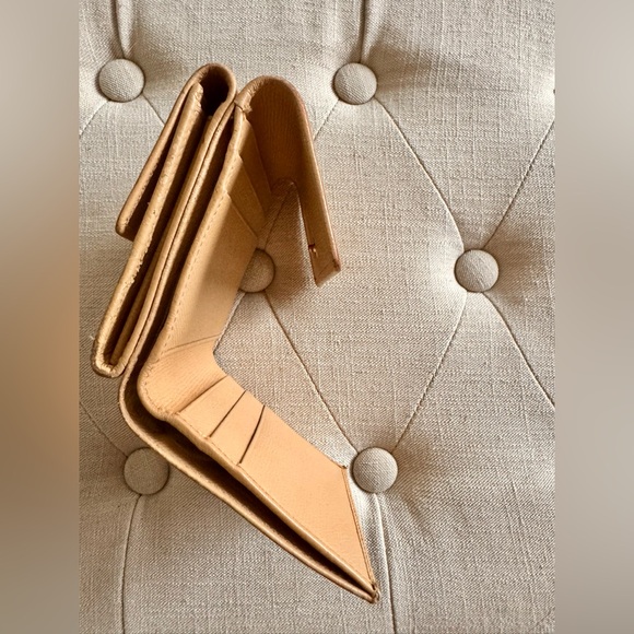 Chanel trifold wallet - Picture 5 of 14